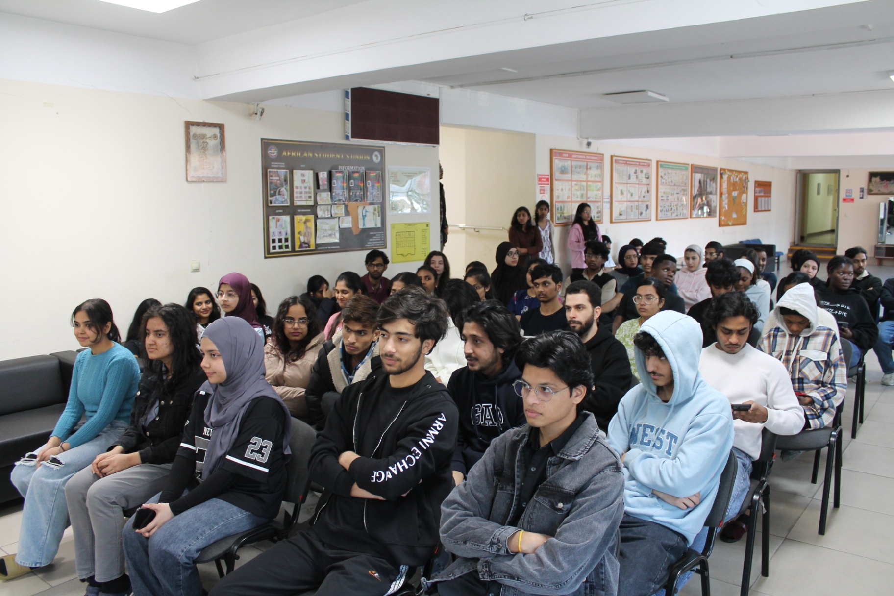 Миннац Дагестана провел беседу с иностранными студентами ДГМУ и ознакомились с условиями их проживания в студенческом общежитии